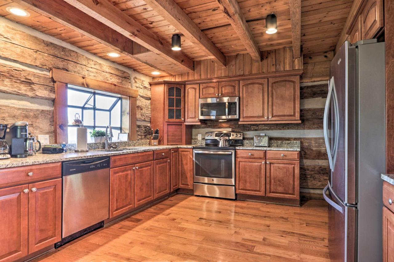 Upscale Gatlinburg Cabin Deck, Fire Pit And Hot Tub Zewnętrze zdjęcie