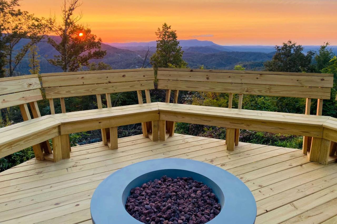 Upscale Gatlinburg Cabin Deck, Fire Pit And Hot Tub Zewnętrze zdjęcie